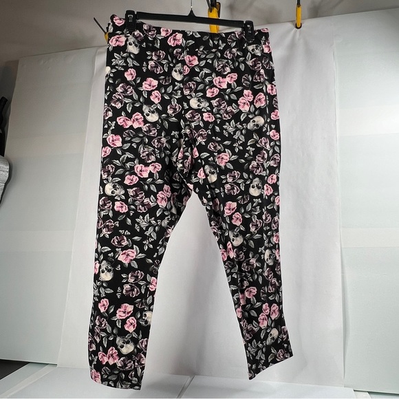 Torrid Skull & Floral Leggings Sz 6 6XLength 36" *READ* Black Pink Purple Green - Picture 2 of 8